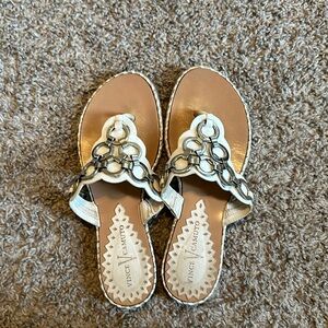 VINCE CAMUTO ONE TOE SLIP ON SANDALS WITH silver rings with White TONE SZ: 6.5 B